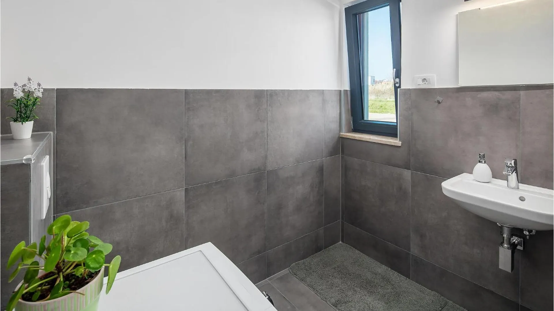 Stunning Home In Novigrad With Wifi
